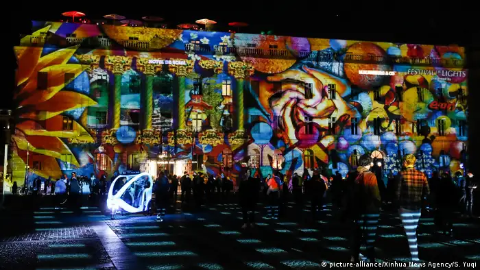 Hotel de Rome during the 2020 Festival of Lights in Berlin (picture-alliance/Xinhua News Agency/S. Yuqi)