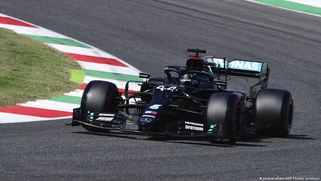 F1 Lewis Hamilton Wins Chaotic Tuscan Grand Prix Sports German Football And Major International Sports News Dw 13 09 2020