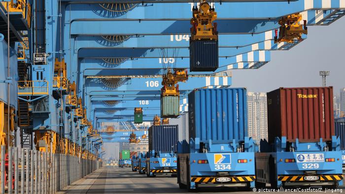 China Qingdao | Kräne am Hafen
