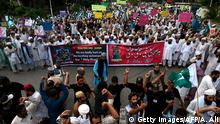 13.09.2020 *** Sunni Muslims march during an anti-Shiite protest in Karachi on September 13, 2020. - The rallies follow a raft of blasphemy accusations against Shiite leaders in Sunni-majority Pakistan after a broadcast of an Ashura procession last month showed clerics and participants allegedly making disparaging remarks about historic Islamic figures. (Photo by Arif ALI / AFP) (Photo by ARIF ALI/AFP via Getty Images)