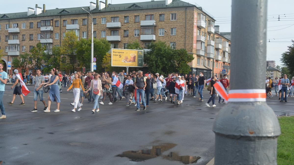 Год после хоровода в Бресте: как власти мстят его участникам – DW –  13.09.2021