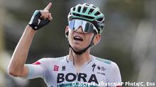 Tour de France: Lennard Kämna feiert Etappensieg, Egan Bernal steigt aus