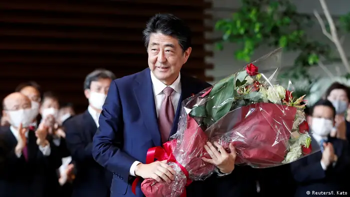 Japan Shinzo Abe - Wahl neuer Regierungschef Yoshihide Suga