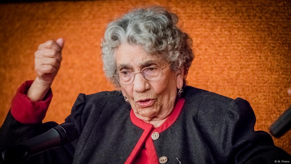 Borbena žena: Cili Šmit (1924-2022) branila se od uvreda drugih školskih uvreda još kao devojčica: preživela je Aušvic i više puta se pojavljivala u javnosti kako se ne bi zaboravila istorija nacističkog genocida nad Sintima i Romima