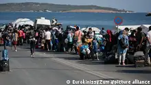 اليونان ـ السلطات تنقل المهاجرين إلى مخيم جديد عقب حريق مخيم موريا
