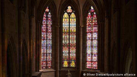 Deutschland Kirchenfenster von Gerhard Richter in der Abteikirche Tholey