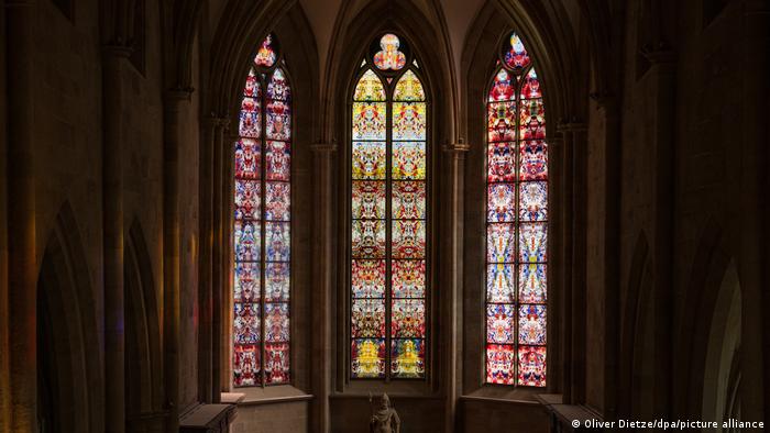 Deutschland Kirchenfenster von Gerhard Richter in der Abteikirche Tholey