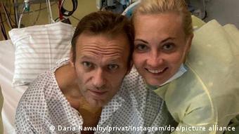 Алексей Навальный с супругой Юлией во время лечения в клинике Шарите