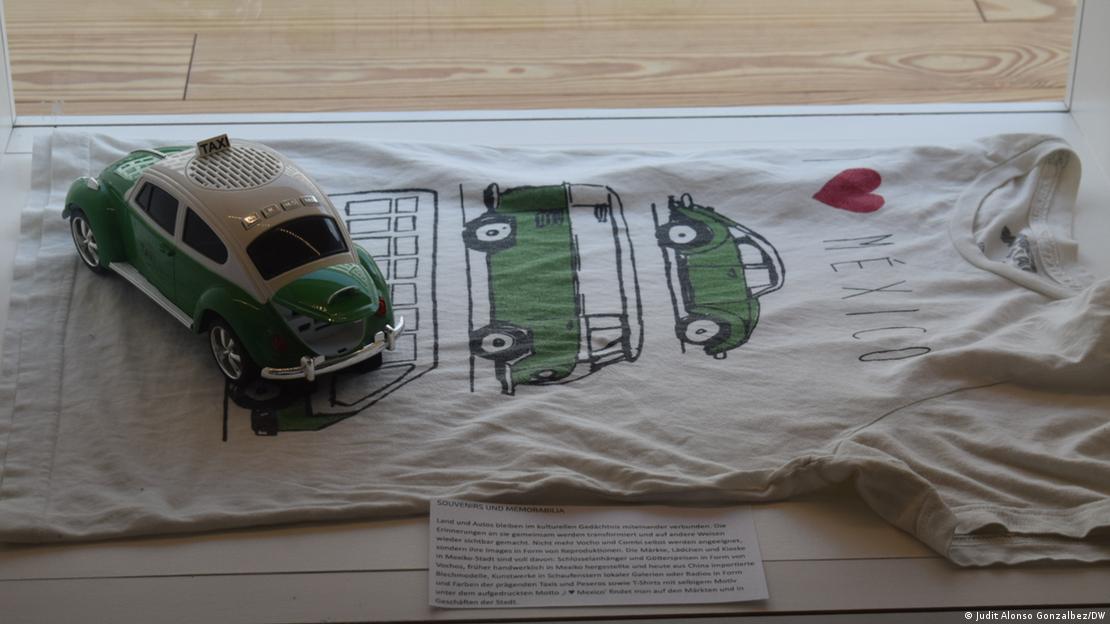 Además de aficionados, el antropólogo también entrevistó a taxistas que los han conducido y artistas que los han decorado. Además de aficionados, el antropólogo también entrevistó a taxistas que los han conducido y artistas que los han decorado.