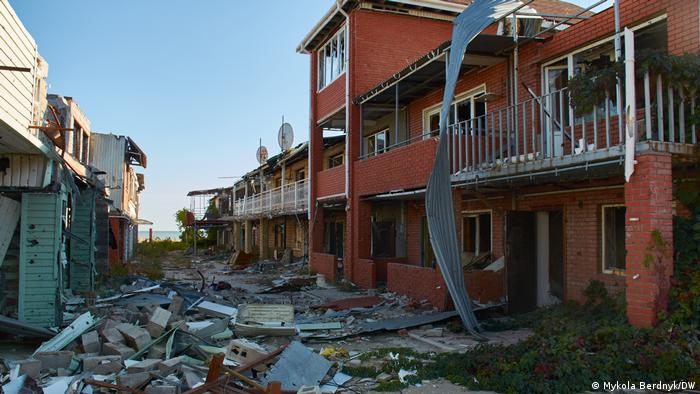Разрушенные дома в Широкино