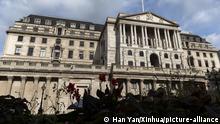 (200913) -- LONDON, Sept. 13, 2020 (Xinhua) -- Photo taken on Sept. 12, 2020 shows a general view of the Bank of England in London, Britain. Britain's gross domestic product (GDP) recorded the third consecutive monthly rise in July 2020 but remained far below the pre-pandemic levels, the Office for National Statistics (ONS) said Friday. (Xinhua/Han Yan) | Keine Weitergabe an Wiederverkäufer.