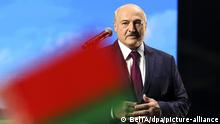 17.09.2020, Belarus, Minsk: Alexander Lukaschenko, Präsident von Belarus, spricht auf einem Frauenforum in Minsk. (zu dpa: Staatsmedien in Belarus: Lukaschenko ins Präsidentenamt eingeführt) Foto: Uncredited/BelTA/dpa +++ dpa-Bildfunk +++ |