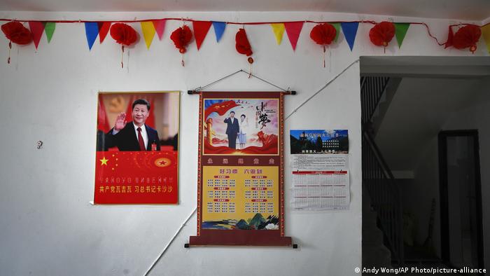 China | Xi Jingping Portrait schmückt Sozialwohungen