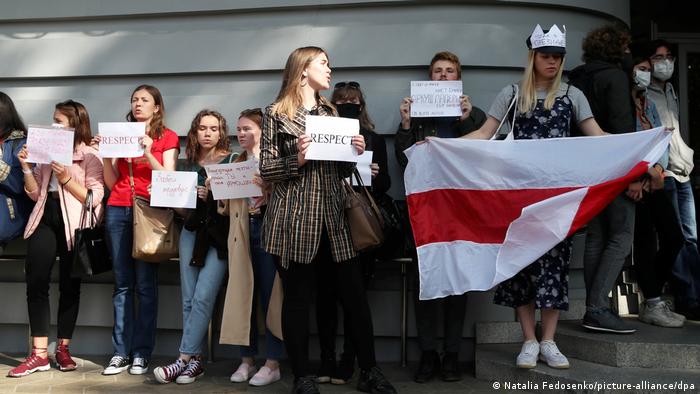 Студенты протестуют у Минского государственного лингвистического университета