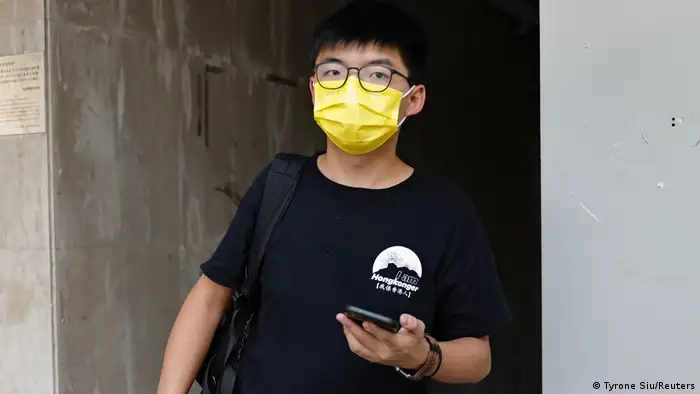 Hong Kong Joshua Wong verlässt das Gericht ARCHIV