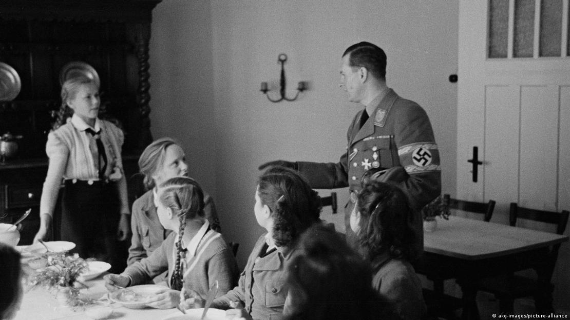 Бальдур фон Ширах во время посещения одного из лагерей летом 1942 года