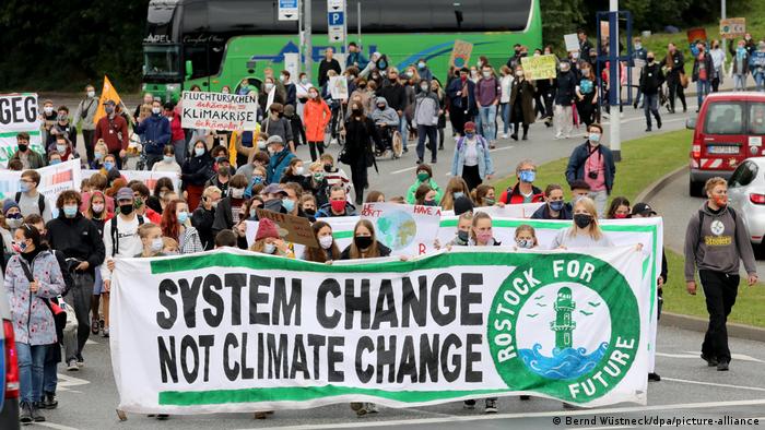 تظاهرات للمطالبة بمحاربة ظاهرة التغير المناخي نظمتها  حركة أيام الجمعة من أجل المستقبل (25/9/2020)