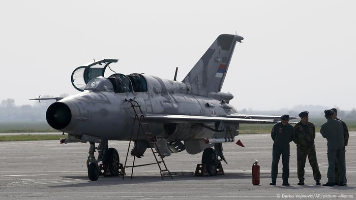 Serbian Pilots Killed In Mig 21 Crash Near Bosnia News Dw 25 09 2020