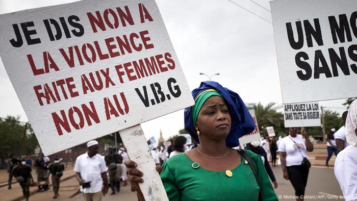 Violences Conjugales Les Femmes N Osent Pas Riposter Afrique Dw 02 10 2020