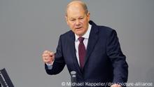 29.09.2020, Berlin: Olaf Scholz (SPD), Bundesminister der Finanzen, spricht im Bundestag zu Beginn der Haushaltswoche zu den Abgeordneten. Scholz stellt vor dem Bundestag den Gesetzentwurf der Bundesregierung für das Haushaltsgesetz 2021 vor. Foto: Michael Kappeler/dpa | Verwendung weltweit