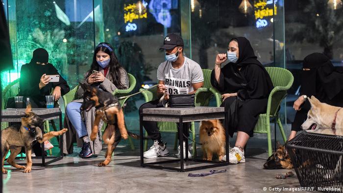 Saudiarabien 1. Hunde-Café in Khobar eröffnet