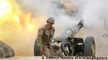 29.09.2020+++ An ethnic Armenian soldier fires an artillery piece during fighting with Azerbaijan's forces in the breakaway region of Nagorno-Karabakh, in this handout picture released September 29, 2020. Defence Ministry of Armenia/Handout via REUTERS ATTENTION EDITORS - THIS IMAGE HAS BEEN SUPPLIED BY A THIRD PARTY. NO RESALES. NO ARCHIVES. MANDATORY CREDIT. PICTURE WATERMARKED AT SOURCE. TPX IMAGES OF THE DAY