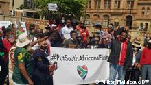 Demonstration against foreigners in South Africa
Description: Demonstrators in the vicinity of the Gauteng High Court and marching towards the Nigerian Embassy in Johannesburg, South Africa.
Date: 29-07-2020
Author: Milton Maluleque (Johannesburg)
Keywords: South Africa, Johannesburg demonstration, protests, xenophobia, human trafficking, Simon Nhlapo, migrants.
Zulieferung durch Marta Cardoso