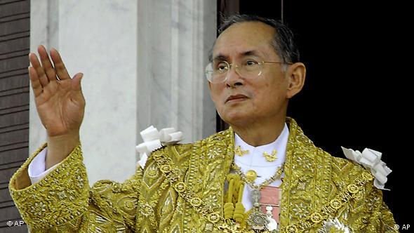 Tayland Kralı Bhumibol Adulyadej de 70 yıl tahtta kaldı
