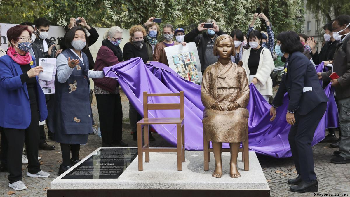 1199px x 674px - Comfort woman' statue in Berlin angers Japan â€“ DW â€“ 10/01/2020