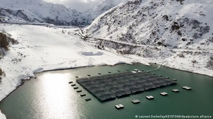 Schweiz: Schwimmende Solaranlage Lac des Toules