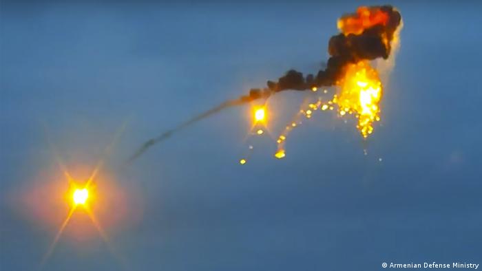 Explosion am Himmel, möglicherweise Bild einer Rakete, die eine Drohne trifft