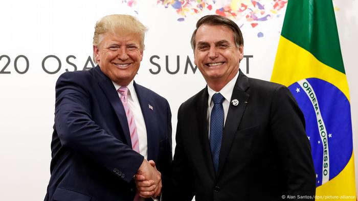 Bolsonaro e Trump durante encontro no Japão em 2019