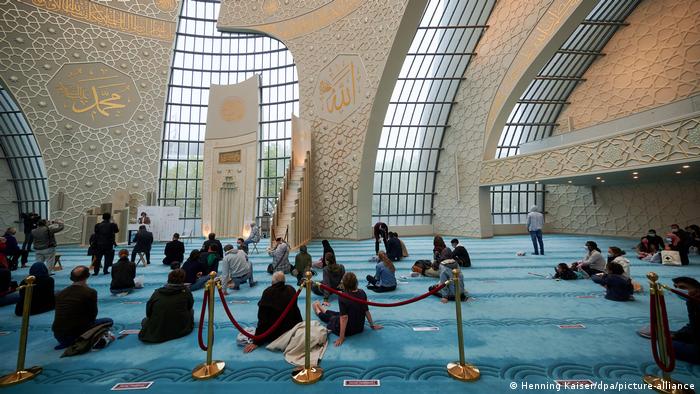 Deutschland Tag der Offenen Moschee | Köln (Henning Kaiser/dpa/picture-alliance)