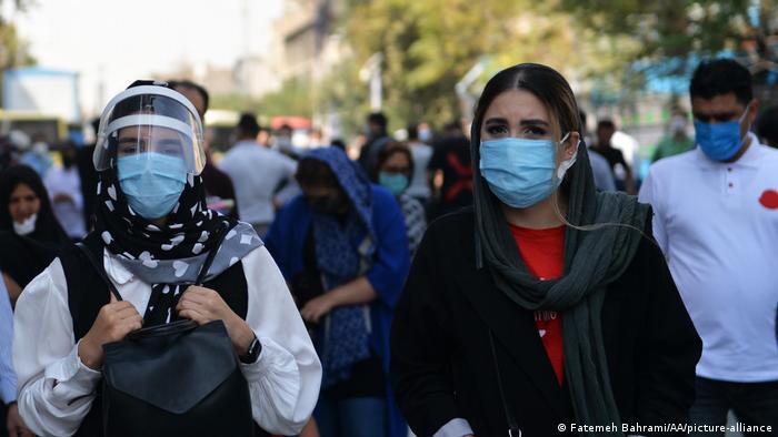 Iran | Coronavirus | Straßenszenen in Teheran (Fatemeh Bahrami/AA/picture-alliance)