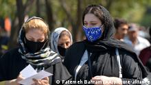 TEHRAN, IRAN - SEPTEMBER 23: People wear mask to protect themselves from coronavirus (Covid-19) pandemic in Tehran, Iran on September 23, 2020. People wear mask as they go out in Iran as 184 fatalities due to Covid-19 were reported over the past 24 hours in Iran. Fatemeh Bahrami / Anadolu Agency | Keine Weitergabe an Wiederverkäufer.
