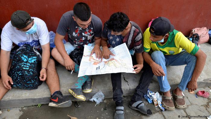 Foto de migrantes hondureños en albergue en Guatemala