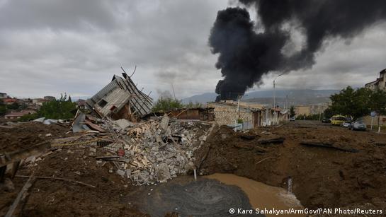 Azerbaijão inicia bombardeios em região separatista