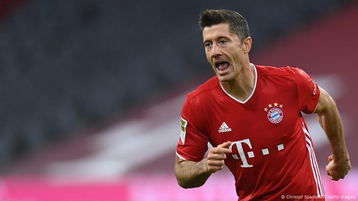 Bundesliga Robert Lewandowski Spares Bayern Munich S Blushes Sports German Football And Major International Sports News Dw 04 10 2020