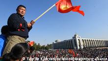В Бишкеке тысячи людей протестуют против результатов выборов в парламент