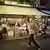 Сотрудник одного из парижских кафе убирает стулья с улицы перед закрытием