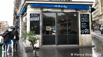 Закрытый бар в Париже