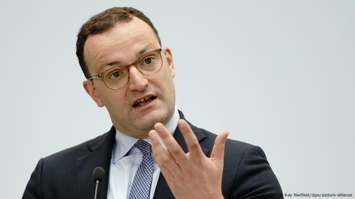 Berlin | Pressekonferenz zu Pflege und Corona: Jens Spahn (Kay Nietfeld/dpa/picture-alliance)