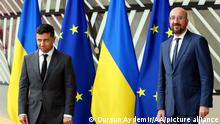 BRUSSELS, BELGIUM - OCTOBER 06: Ukrainian President Volodymyr Zelensky (L) and European Council President Charles Michel (R) arrive to attend EU-Ukraine Summit in Brussels, Belgium on October 06, 2020. Dursun Aydemir / Anadolu Agency | Keine Weitergabe an Wiederverkäufer.