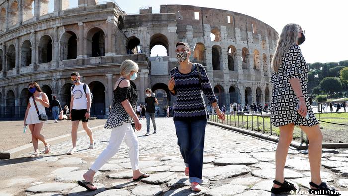 Туристы в Риме 6 октября 2020 года