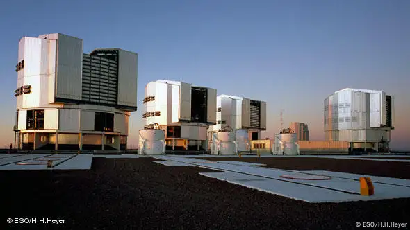 Die vier Einzelteleskope des Very Large Telescope auf dem Cerro Paranal in Chile (Foto: ESO/H.H.Heyer)