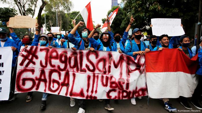 Indonesia memprotes reformasi ketenagakerjaan