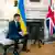 Президент України Володимир Зеленський під час переговорів з прем'єром Британії Борисом Джонсоном