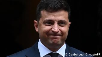 Володимир Зеленський хоче запитати в українців, чи варто порушувати тему Будапештського меморандуму на міжнародному рівні