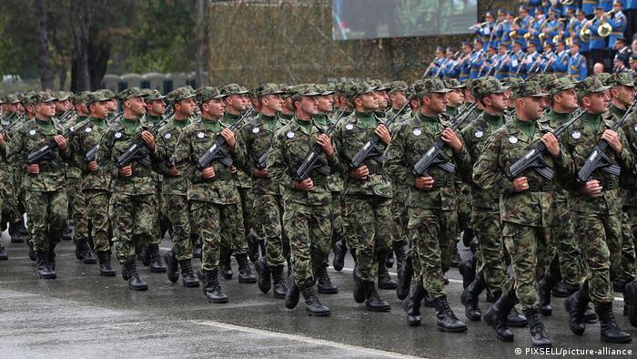 Srbijansku vojsku napuštaju profesionalni vojnici zbog malih plaća i loših uvjeta rada