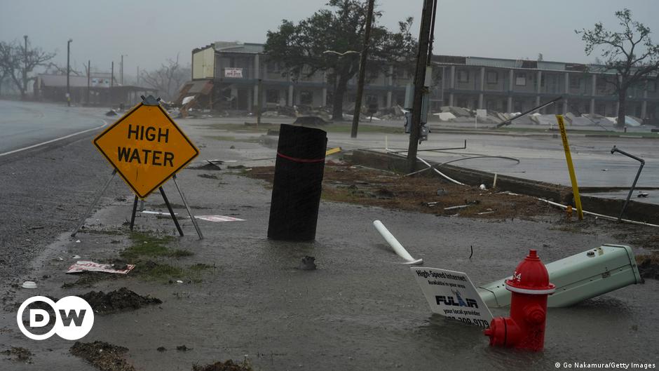 Hurricane Delta makes landfall in Louisiana  Current America |  DW